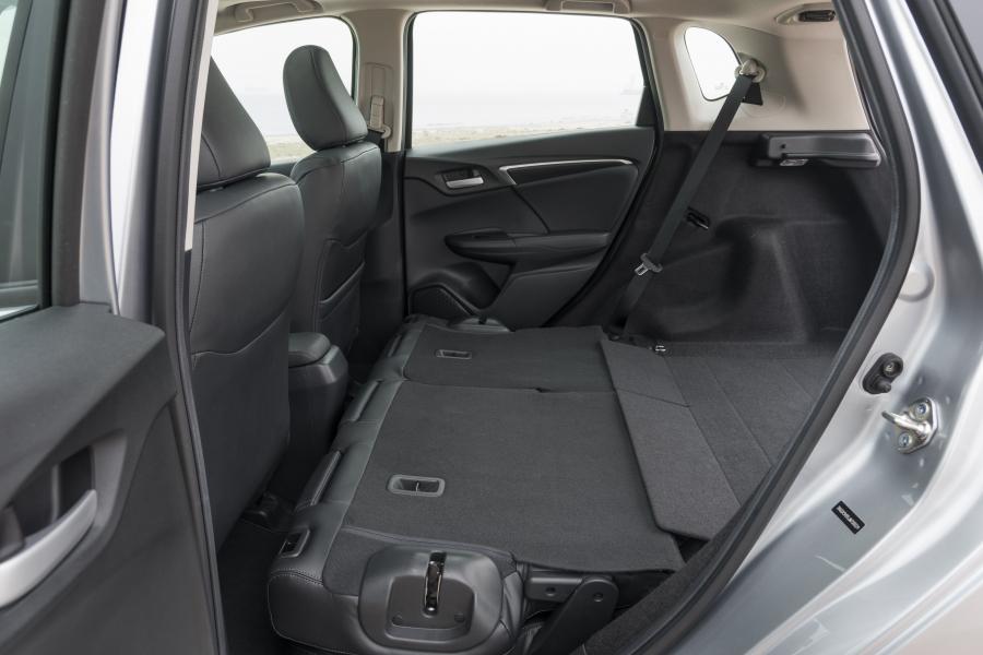 Интерьер Honda Fit 2017 года  (NA) (фото 26 из 50)